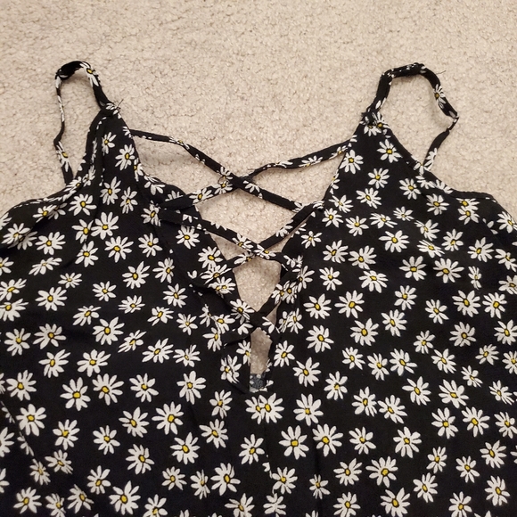 2/$20 🟠 sunflower tanktop with strappy cross back - Picture 2 of 3
